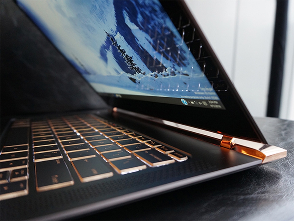 Trên tay HP Spectre 13: Laptop mỏng nhất thế giới Trên tay HP Spectre 13: Laptop mỏng nhất thế giới