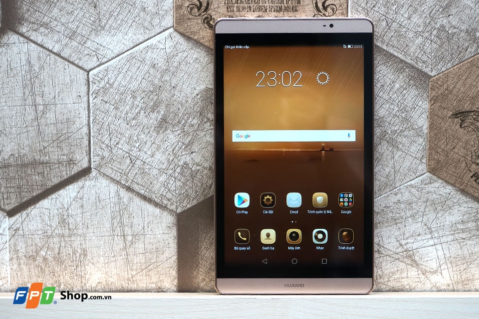 Trên tay máy tính bảng kiêm điện thoại Huawei MediaPad M2 8.0