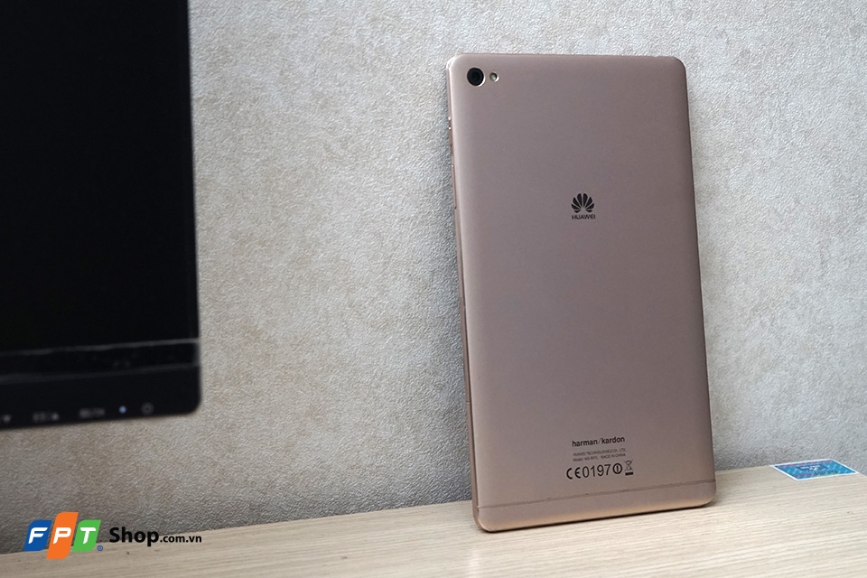 Trên tay máy tính bảng kiêm điện thoại Huawei MediaPad M2 8.0