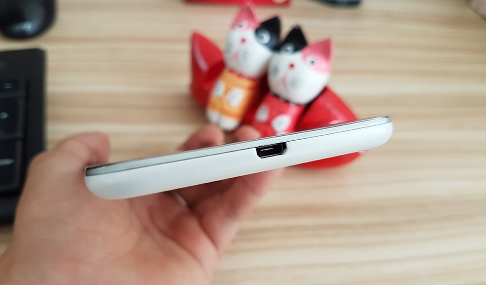 Trên tay HTC One E9 Dual SIM: Thiết kế trẻ trung, mỏng và nhẹ