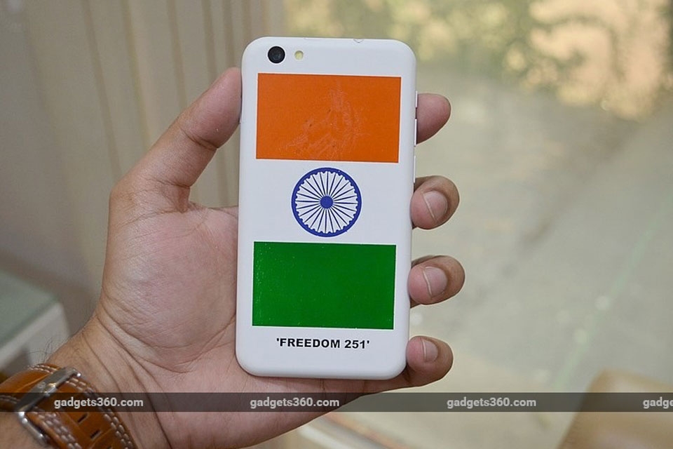 Trên tay smartphone rẻ nhất thế giới giá 3.6 USD