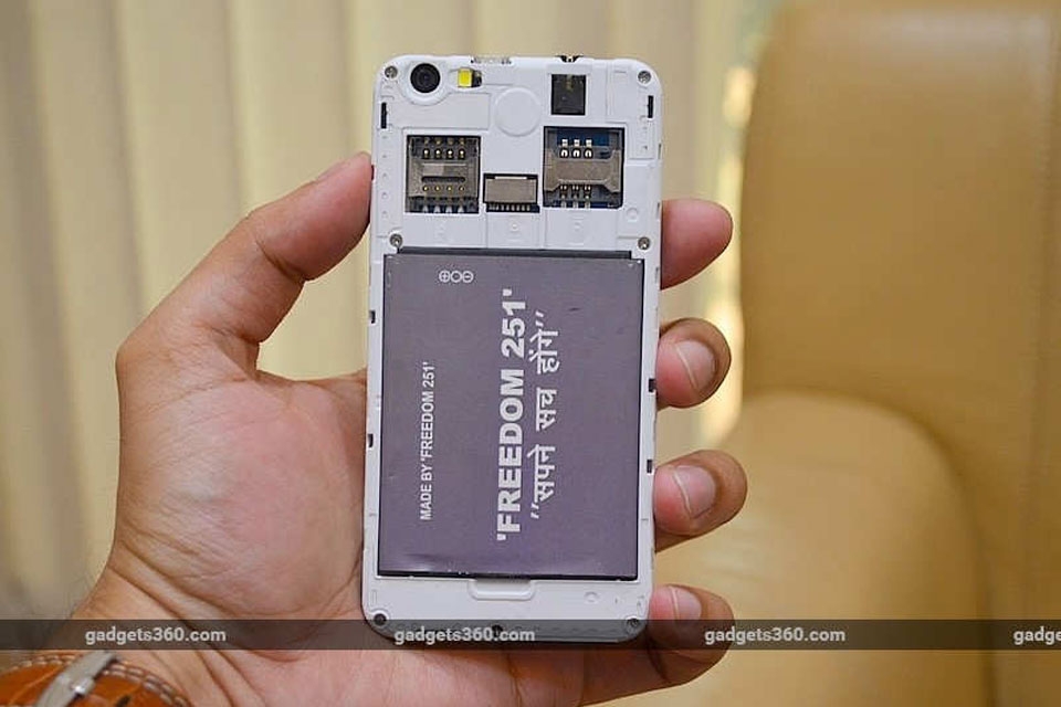 Trên tay smartphone rẻ nhất thế giới giá 3.6 USD