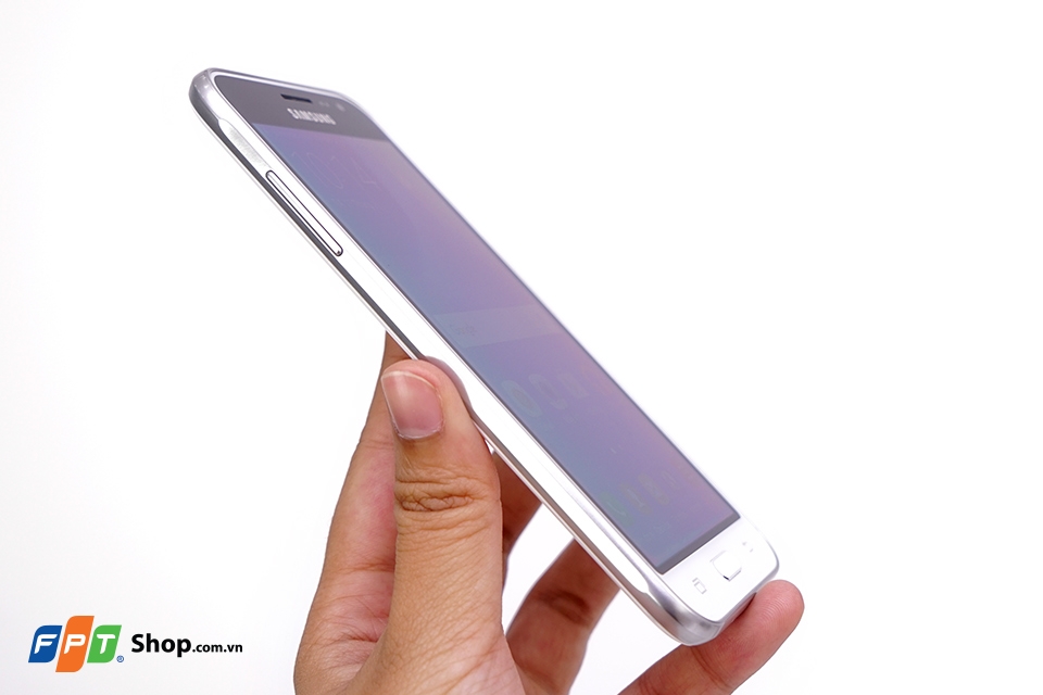 Trên tay Samsung Galaxy J3: Thiết kế trẻ trung, bắt mắt