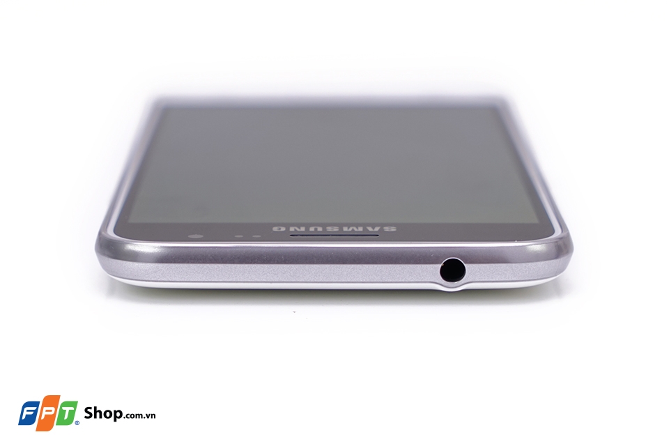 Trên tay Samsung Galaxy J3: Thiết kế trẻ trung, bắt mắt