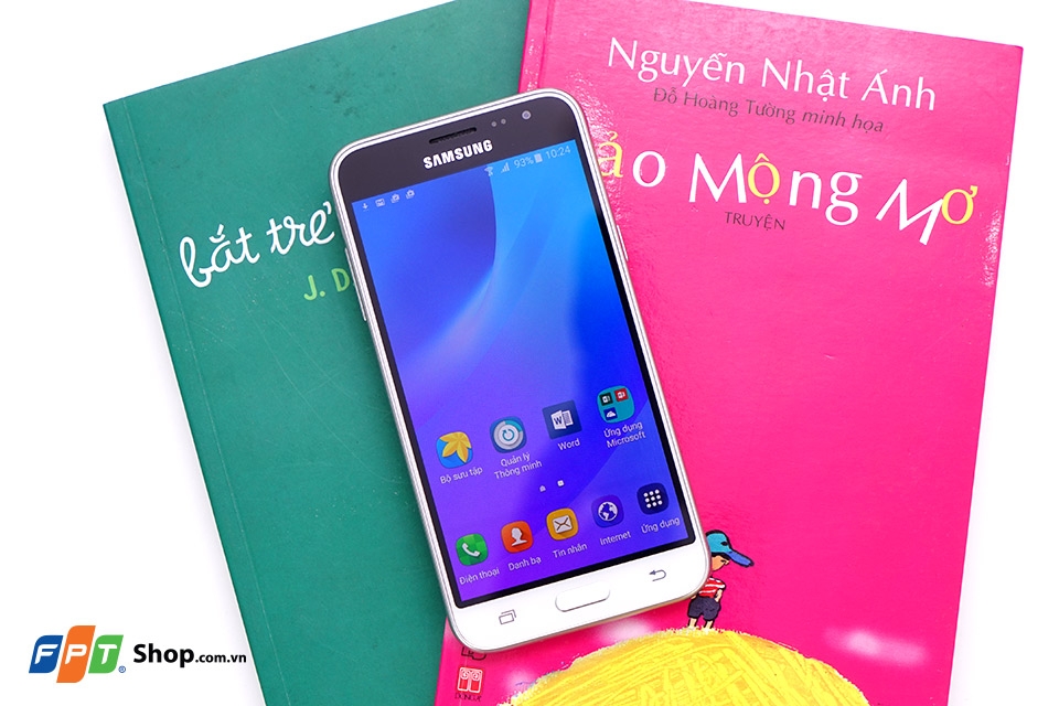 Trên tay Samsung Galaxy J3: Thiết kế trẻ trung, bắt mắt