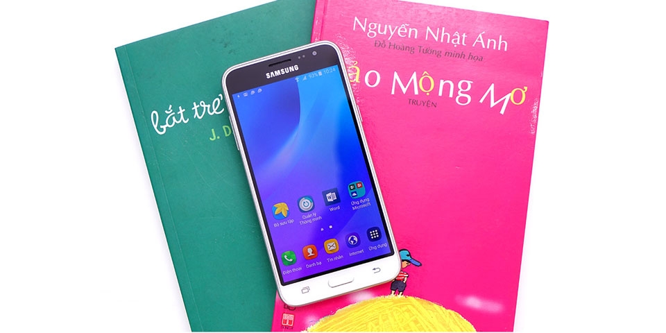 Trên tay Samsung Galaxy J3: Thiết kế trẻ trung, bắt mắt