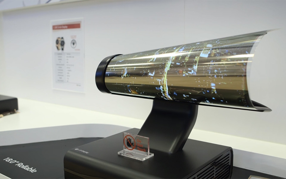 Màn hình OLED 18 inch uốn dẻo như giấy tại CES 2016