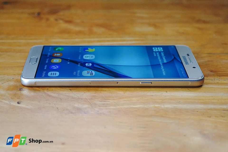 Trên tay Galaxy A9 Pro - Viên pin dự phòng cực đẹp phiên bản xách tay
