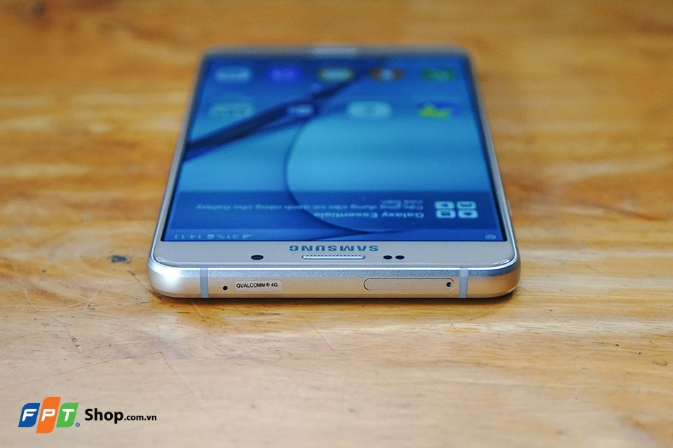Trên tay Galaxy A9 Pro - Viên pin dự phòng cực đẹp phiên bản xách tay