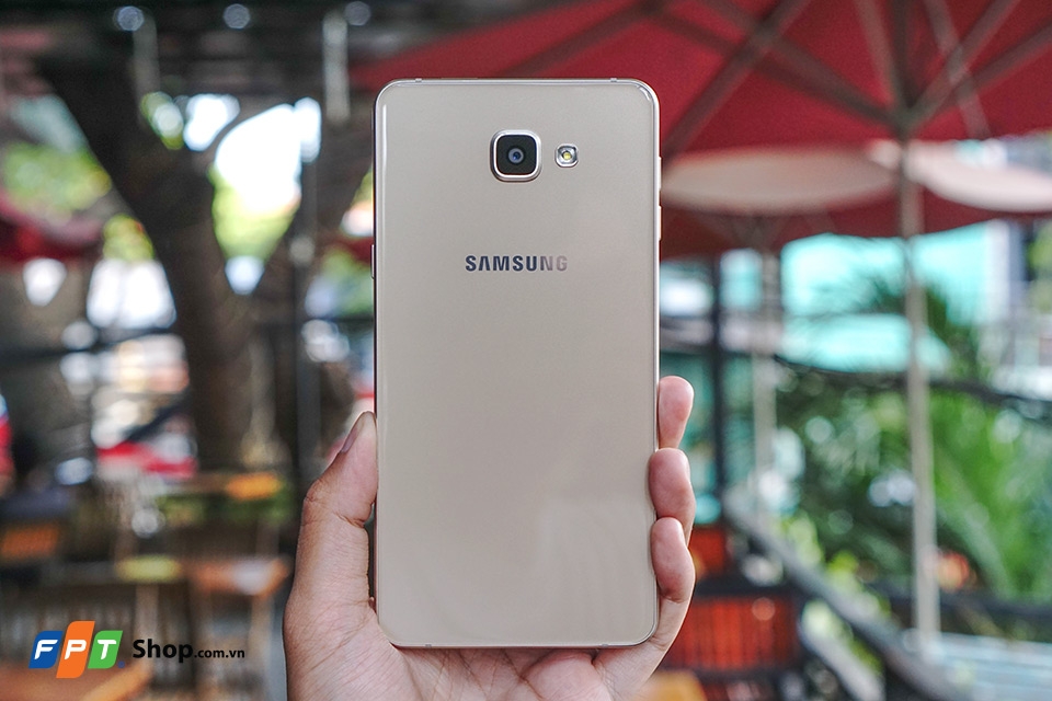 Trên tay Galaxy A9 Pro - Viên pin dự phòng cực đẹp phiên bản xách tay