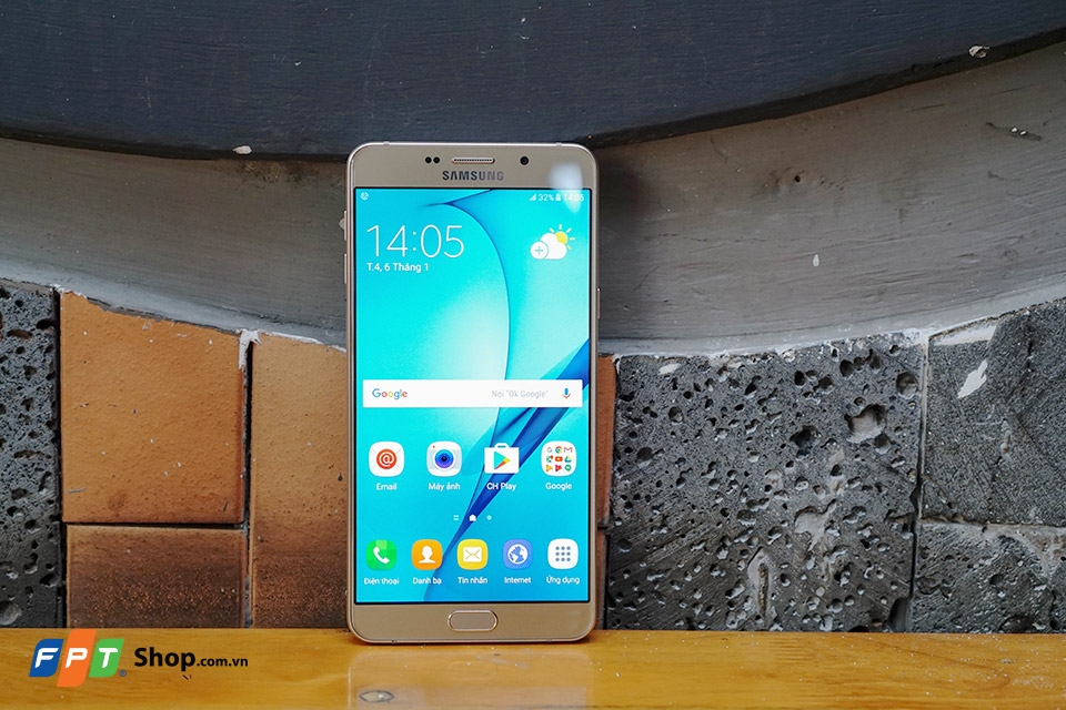 Trên tay Galaxy A9 Pro - Viên pin dự phòng cực đẹp phiên bản xách tay