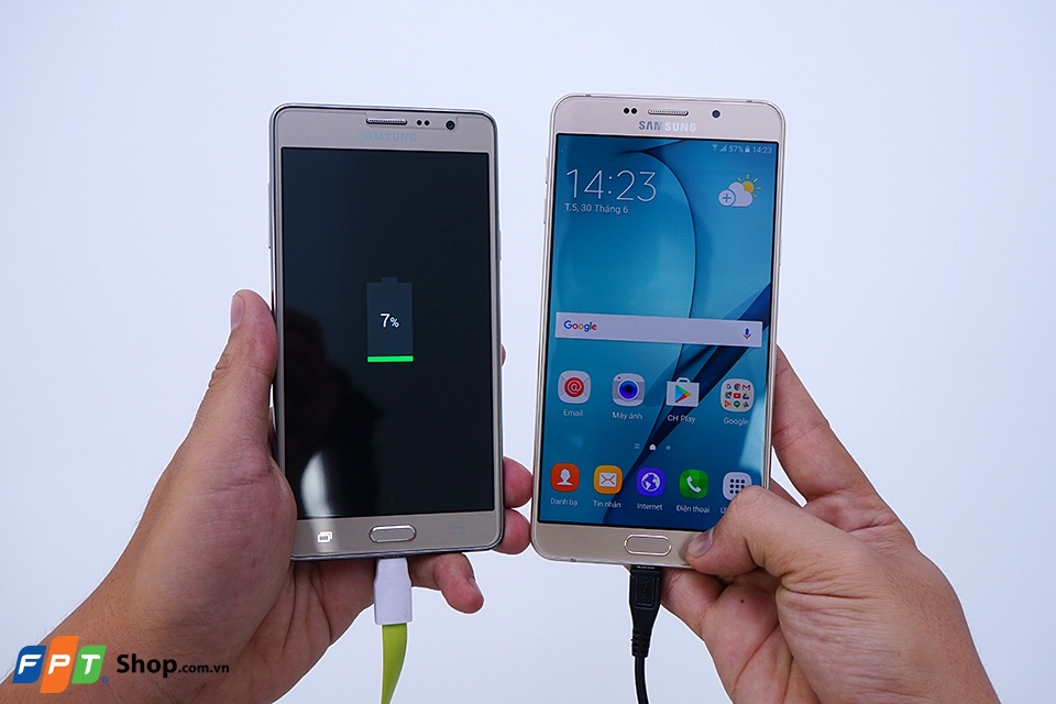 Trên tay Galaxy A9 Pro - Viên pin dự phòng cực đẹp phiên bản xách tay Trên tay Galaxy A9 Pro - Viên pin dự phòng cực đẹp phiên bản xách tay