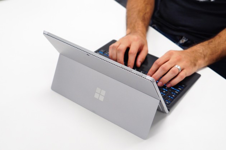 Surface Pro 5 sẽ có màn hình 4K, chip Intel Kaby Lake và 16GB RAM Surface Pro 5 sẽ có màn hình 4K, chip Intel Kaby Lake và 16GB RAM