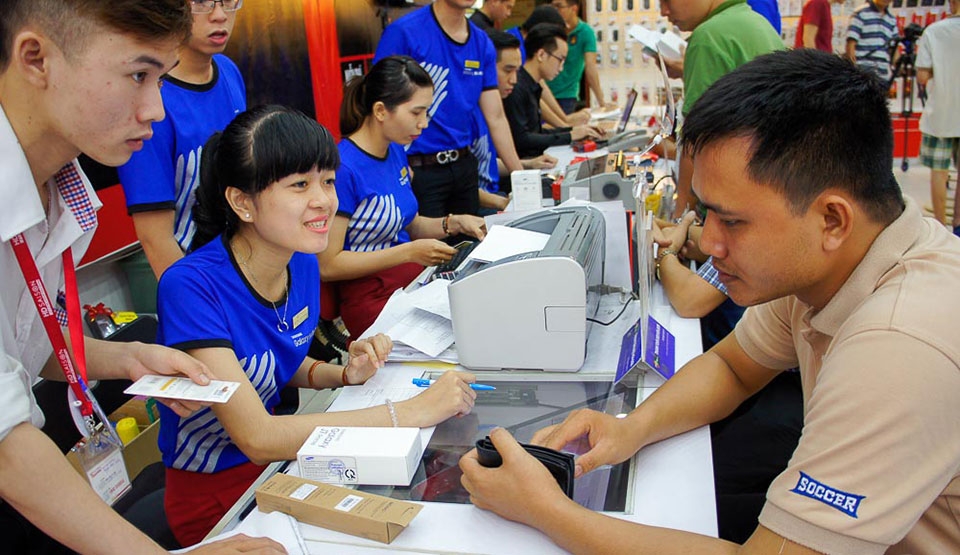 Ngay ngày đầu lên kệ, Galaxy J7 Prime đã nhận được khá nhiều sự quan tâm của người dùng