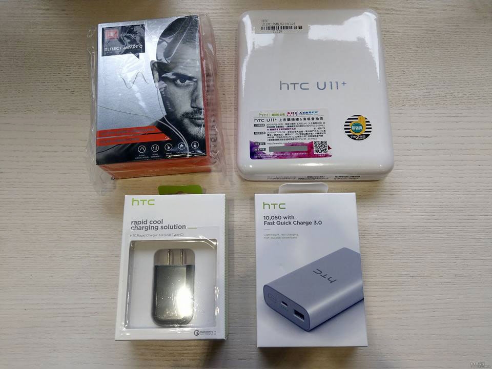 Mở hộp HTC U11 Plus phiên bản thương mại