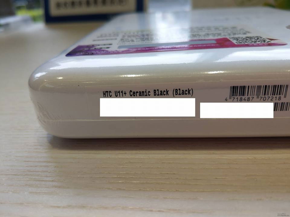 Mở hộp HTC U11 Plus phiên bản thương mại