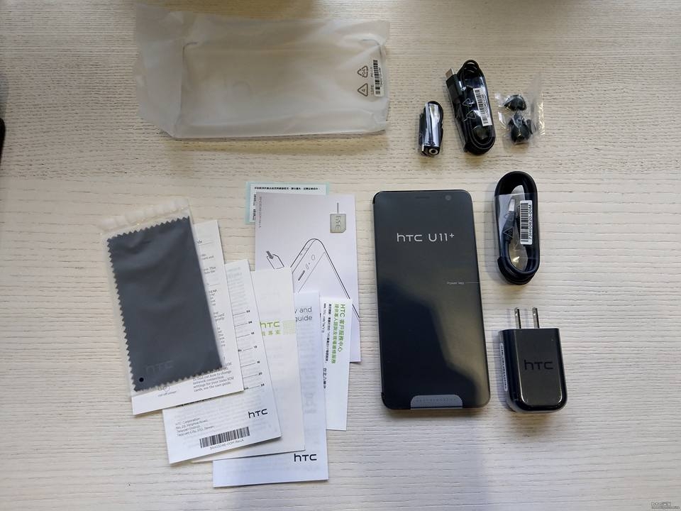 Mở hộp HTC U11 Plus phiên bản thương mại