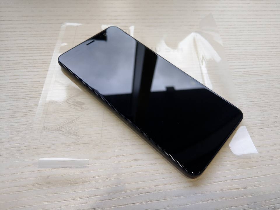 Mở hộp HTC U11 Plus phiên bản thương mại