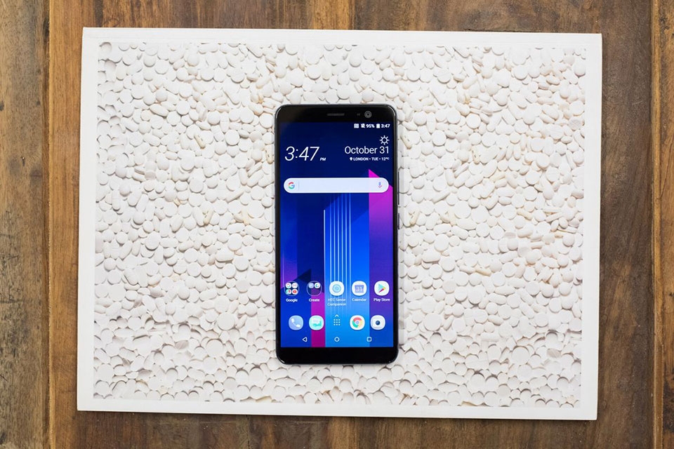 Mở hộp HTC U11 Plus phiên bản thương mại