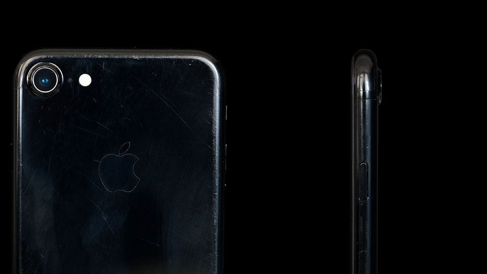 iPhone 7 (2016) iPhone 7 (2016)