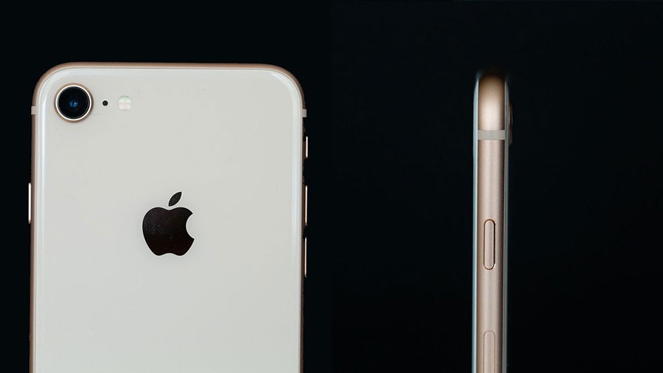 iPhone 8 (2017) iPhone 8 (2017)