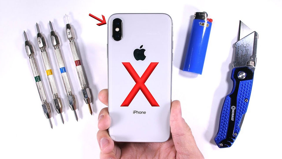 Tra tấn iPhone X: Trông mỏng manh nhưng rất