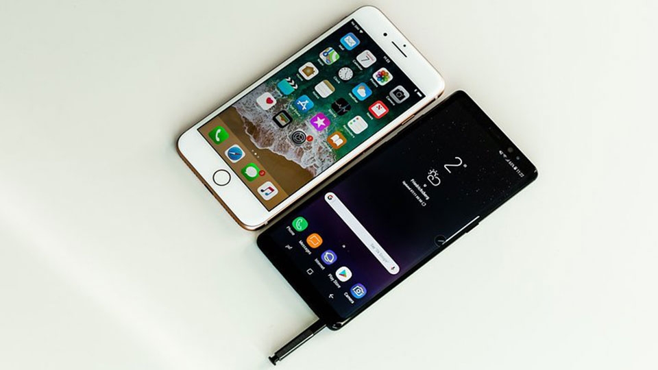 So sánh iPhone 8 Plus vs Galaxy Note 8