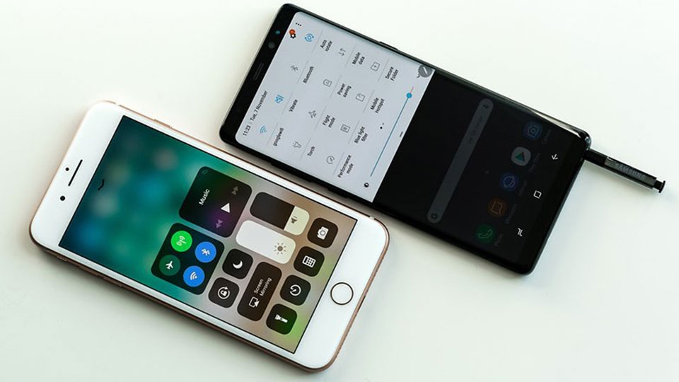 So sánh iPhone 8 Plus vs Galaxy Note 8