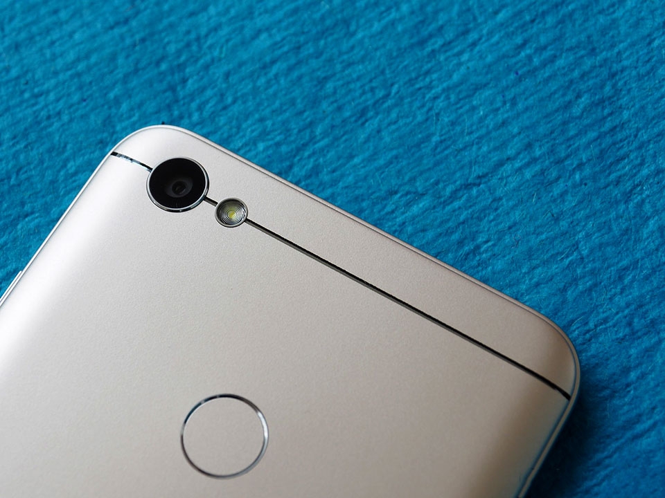 Trên tay Xiaomi Redmi Y1