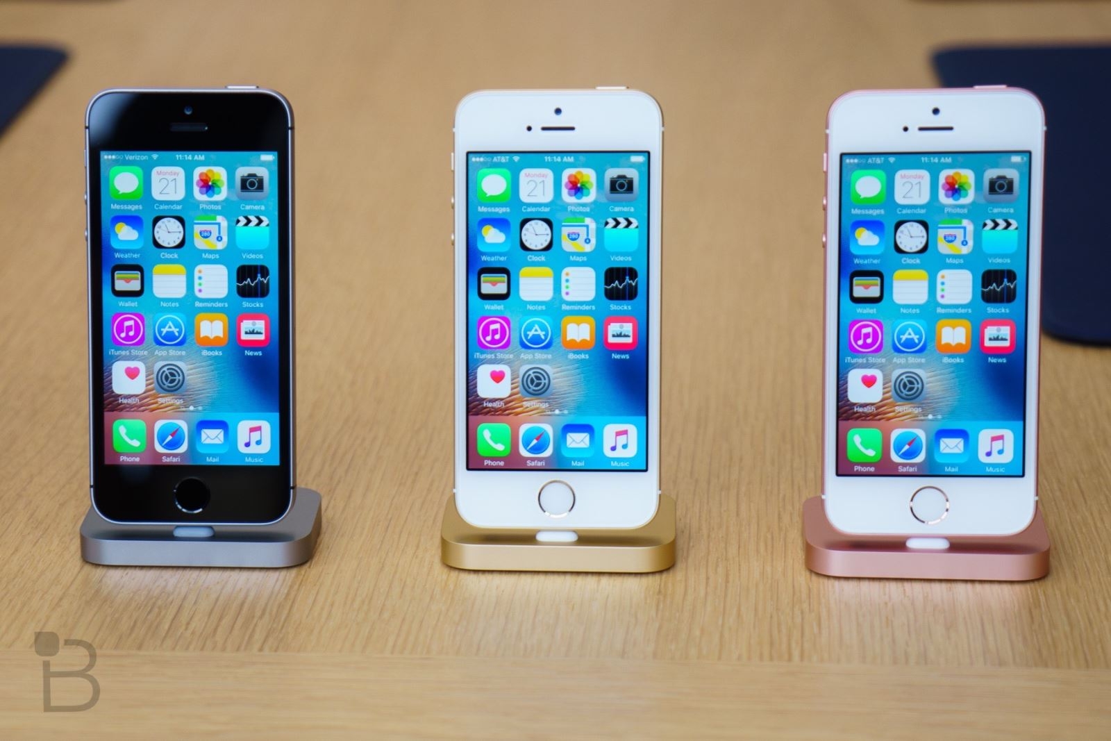 Nên mua iPhone 5s hay smartphone Android ngang tiền? Nên mua iPhone 5s hay smartphone Android ngang tiền?