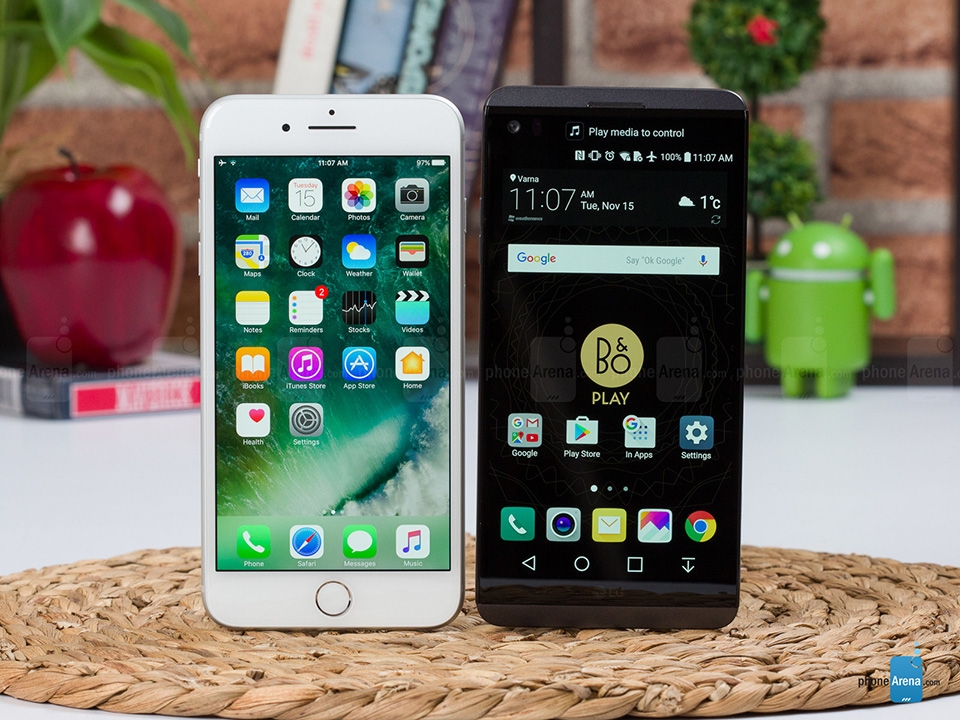 LG V20 và Apple iPhone 7 Plus