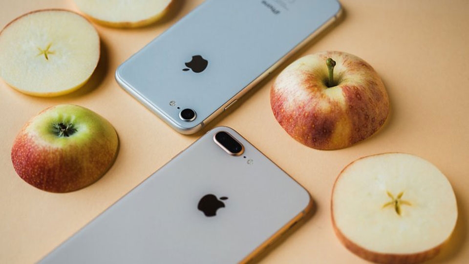 So sánh iPhone 8 Plus vs LG V30