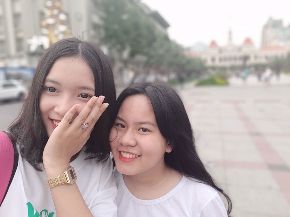Đánh giá camera kép selfie trên Galaxy A8 / A8+