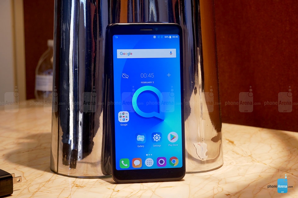 Trên tay Alcatel 3v tại CES 2018 Trên tay Alcatel 3v tại CES 2018