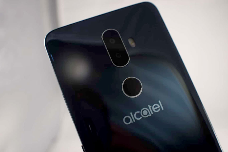 Trên tay Alcatel 3v tại CES 2018 Trên tay Alcatel 3v tại CES 2018