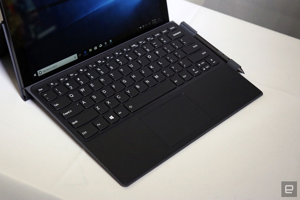 Trên tay Lenovo Miix 630 tại CES 2018