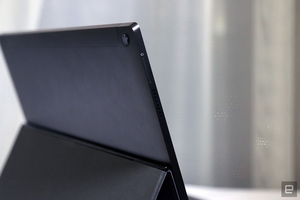 Trên tay Lenovo Miix 630 tại CES 2018