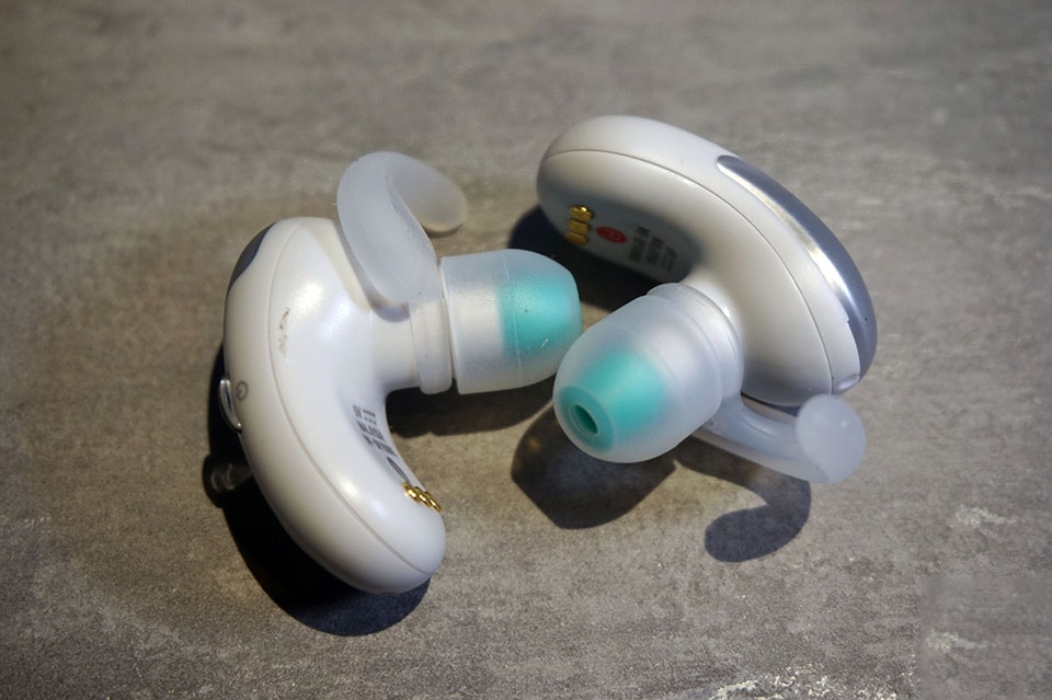 Trên tay tai nghe không dây Sony WF-SP700N Trên tay tai nghe không dây Sony WF-SP700N