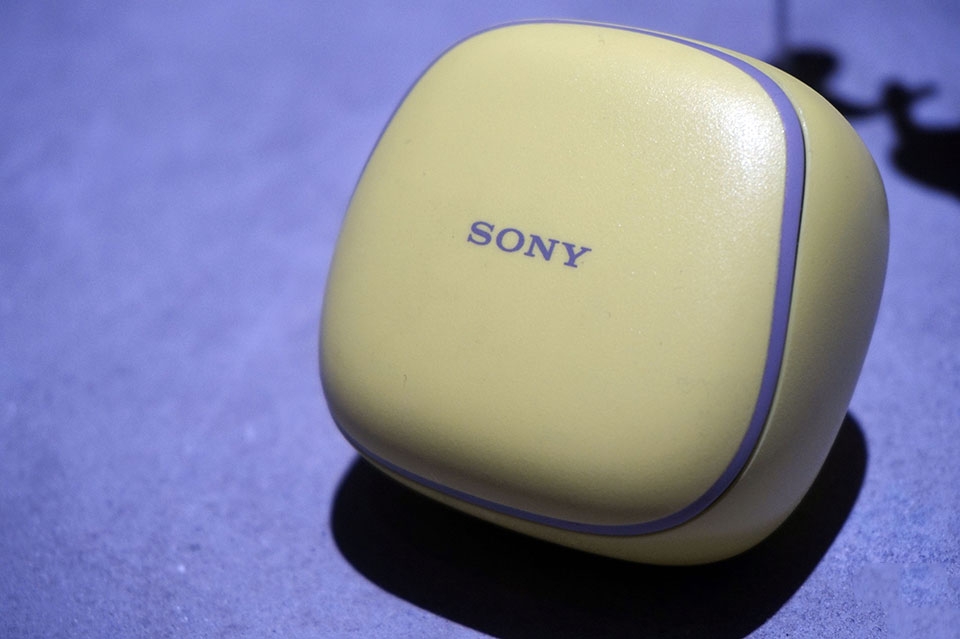 Trên tay tai nghe không dây Sony WF-SP700N Trên tay tai nghe không dây Sony WF-SP700N