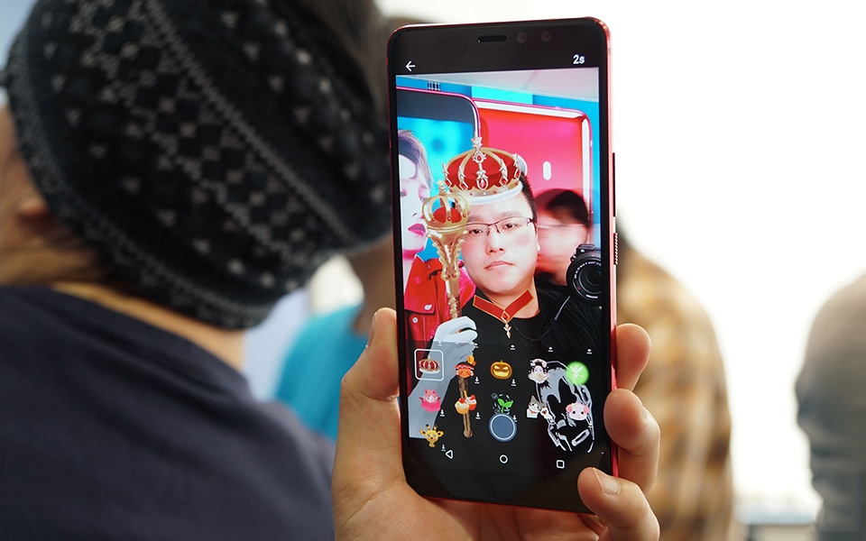 Trên tay HTC U11 Eyes
