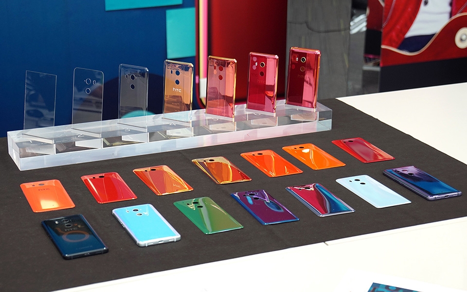 Trên tay HTC U11 Eyes