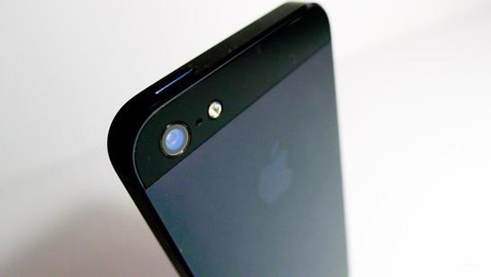 Từ iPhone 4 đến iPhone X: Kính và kim loại vẫn tuyệt