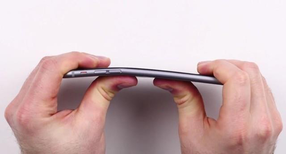 Từ iPhone 4 đến iPhone X: Kính và kim loại vẫn tuyệt