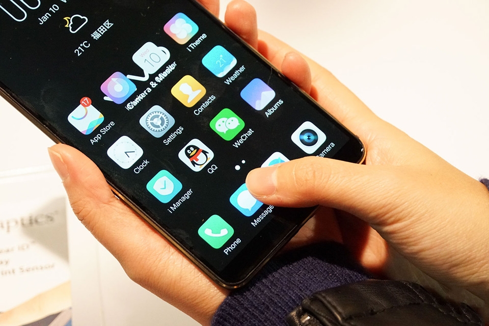 Trên tay smartphone Vivo X20 Plus UD