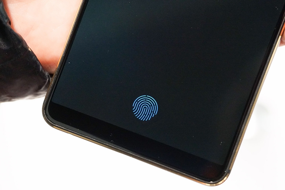 Trên tay smartphone Vivo X20 Plus UD