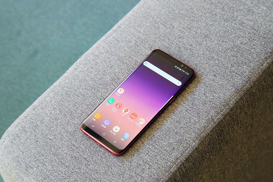 Trên tay Samsung Galaxy S8 Burgundy Red