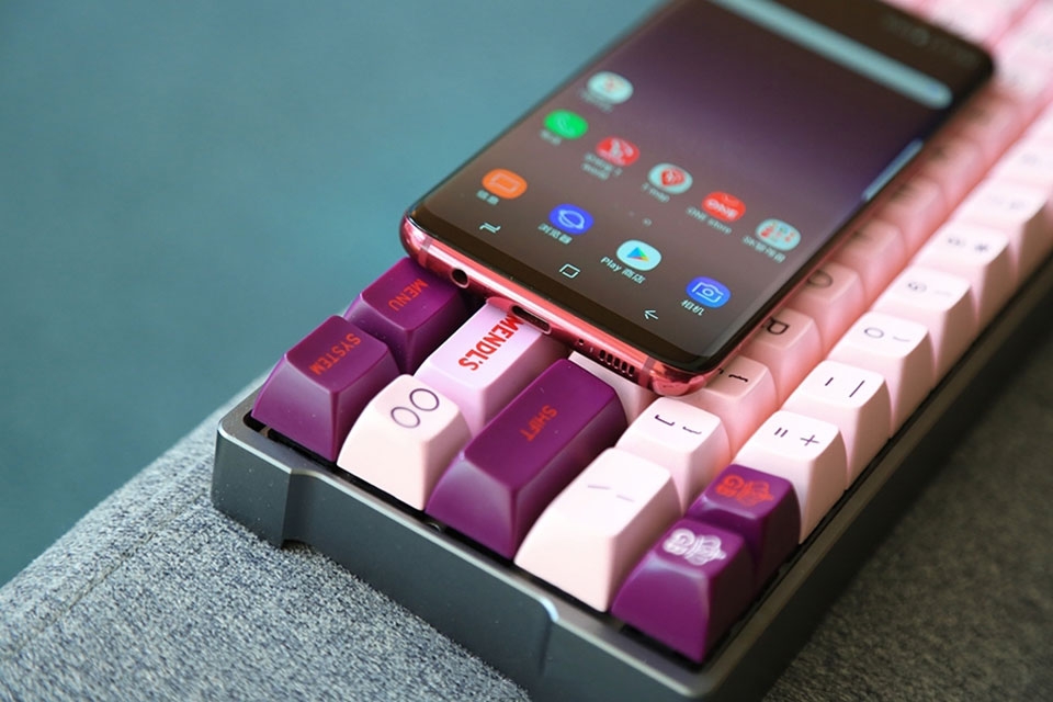 Trên tay Samsung Galaxy S8 Burgundy Red