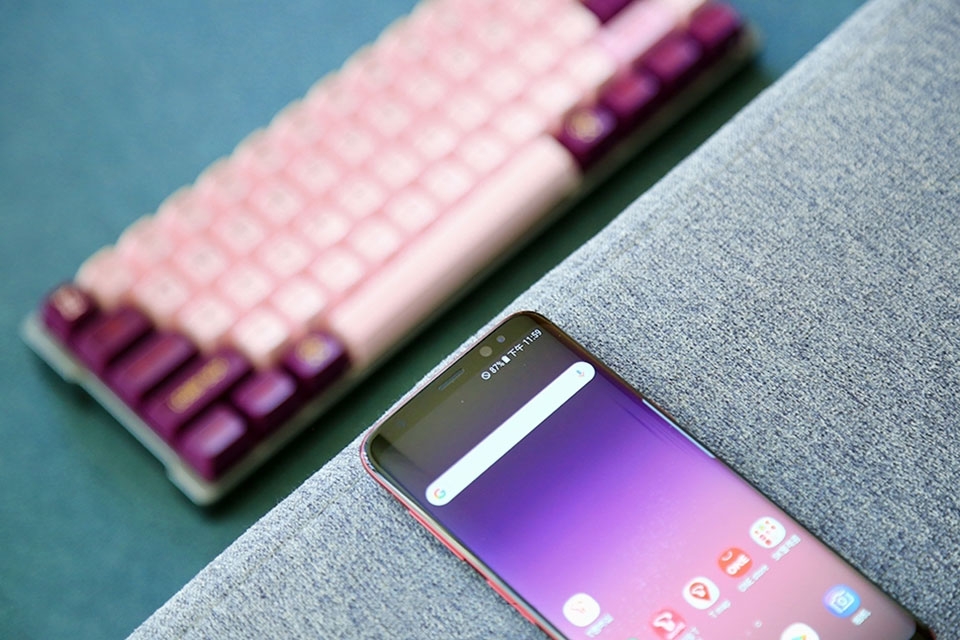 Trên tay Samsung Galaxy S8 Burgundy Red