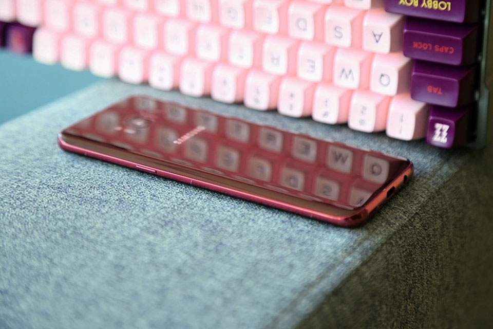 Trên tay Samsung Galaxy S8 Burgundy Red