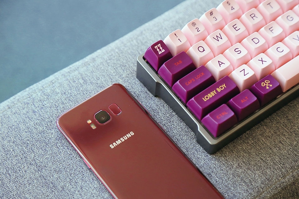 Trên tay Samsung Galaxy S8 Burgundy Red